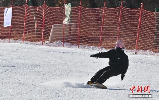 11��21�����L��ɏ��ɽ��ѩ���_�壬����ѩ�ۺ����w�(y��n)�������� �z