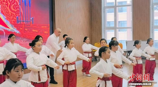 �����݆Tʷ����(qu��n)���ڽoС�W(xu��)�������n����ʯ���� �z